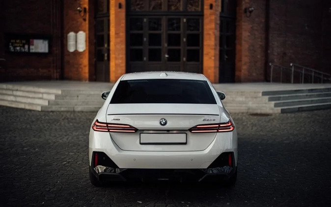 BMW Seria 5 cena 548580 przebieg: 3000, rok produkcji 2024 z Kraków małe 121